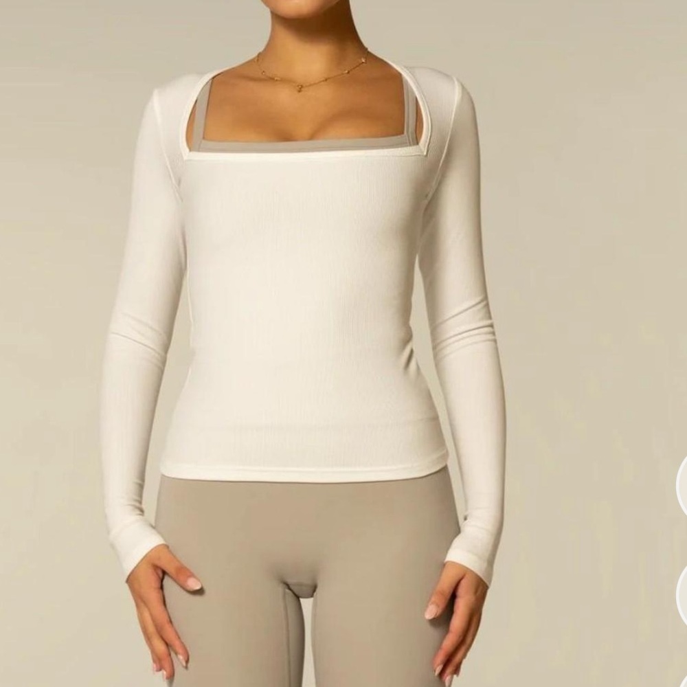 437 the every day white long sleeve square top